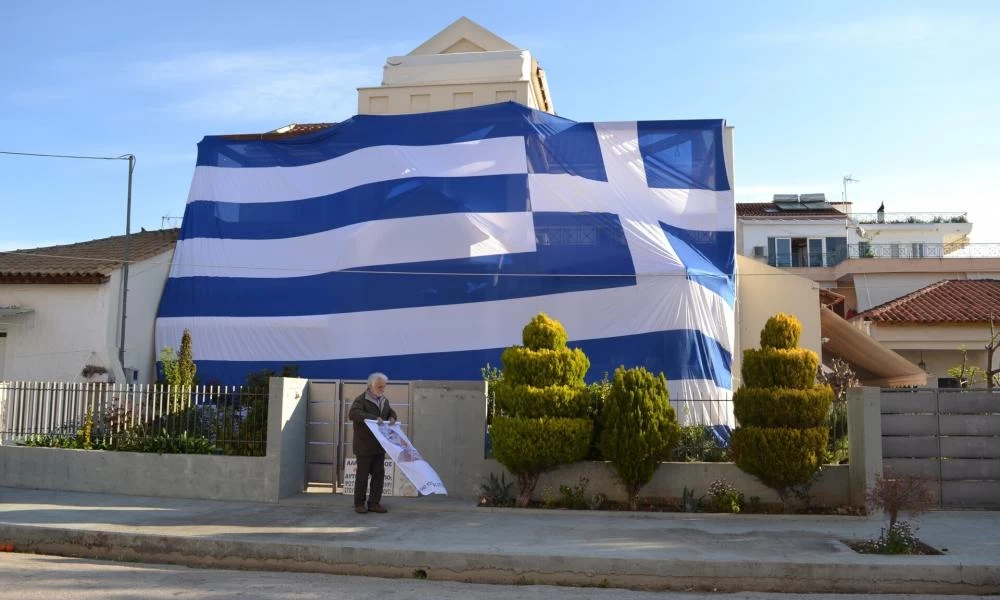 Από Έβρο μέχρι Γαύδο: Η γαλανόλευκη κυματίζει περήφανα